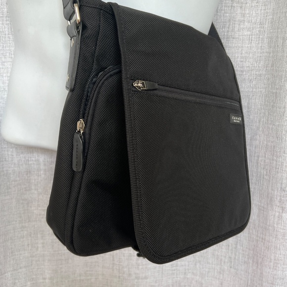 The Davek tablet Note Bag in Black Slim for Ipads Tablets Ballistic Nylon Buckle - Picture 3 of 8